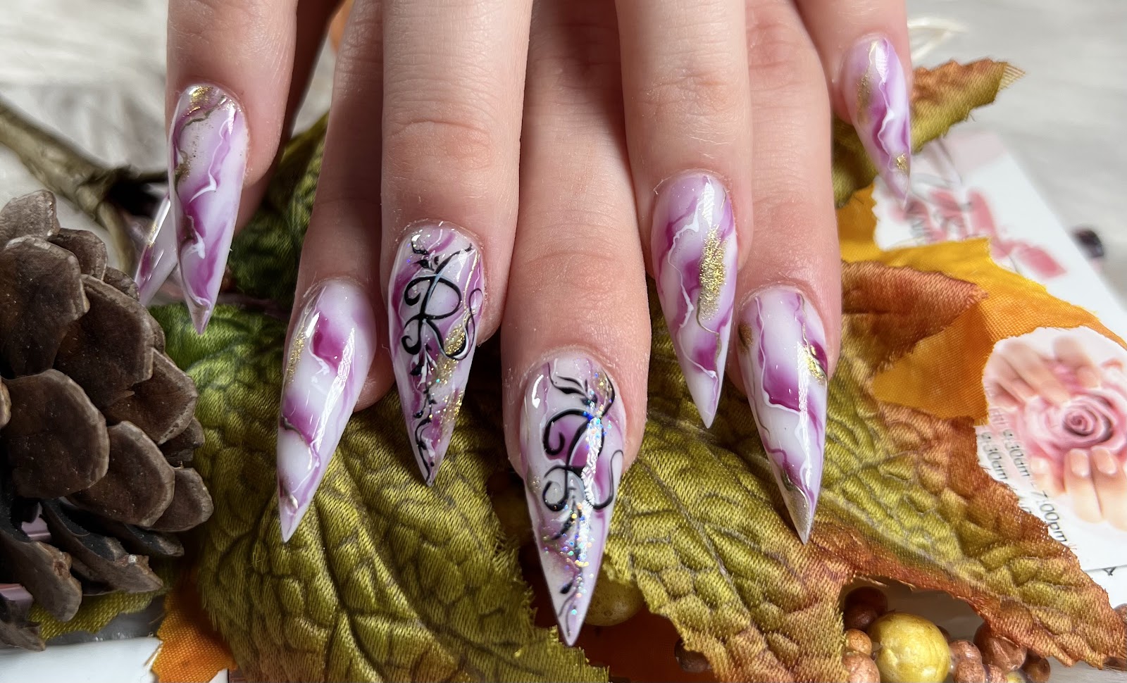 V & T Nails logo